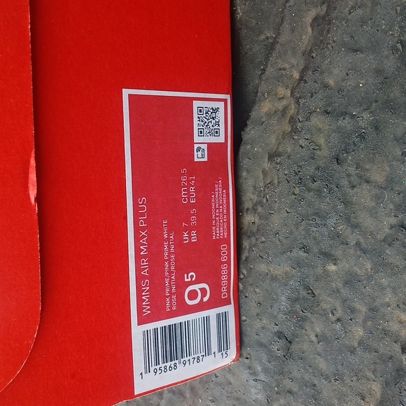 Nike Women's Fuchsia Sneakers - Picture 3 of 3